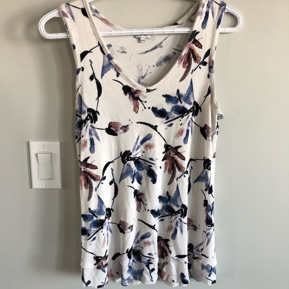 🌷White Floral Kismet Tank with Ripped Detail 🤍